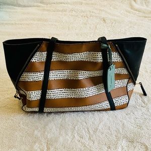 Fossil Shoulder Bag Purse | Metal Magnet Closure, Zippered Pocket